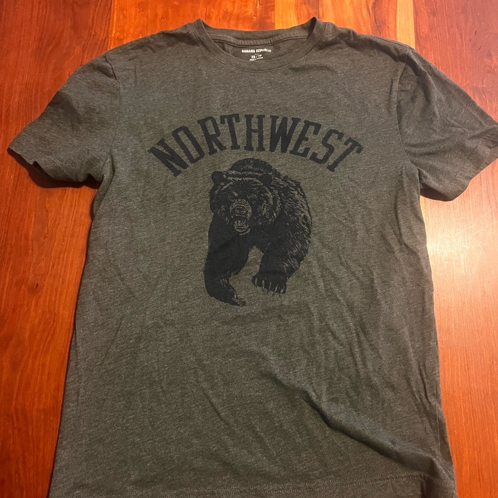Banana Republic Green Northwest Bear Tee